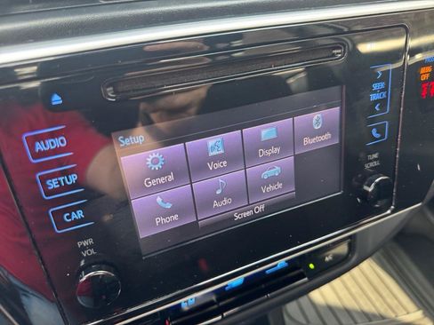 Used 2019 Toyota Corolla LE FWD image 18