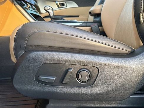 Used 2024 Kia Carnival LX image 22