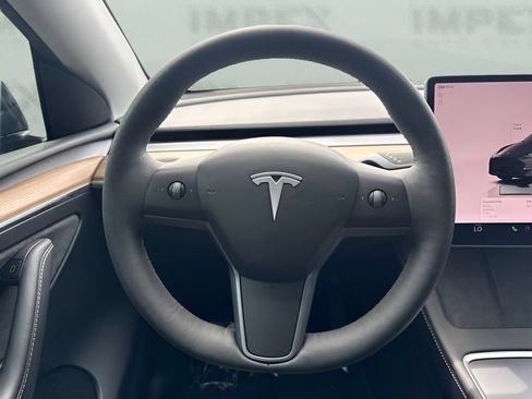 Used 2023 Tesla Model Y AWD image 9