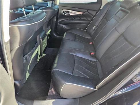 Used 2019 INFINITI Q70 Luxe image 20