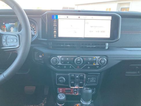 New 2024 Jeep Wrangler Unlimited Rubicon w/ Convenience Group image 18