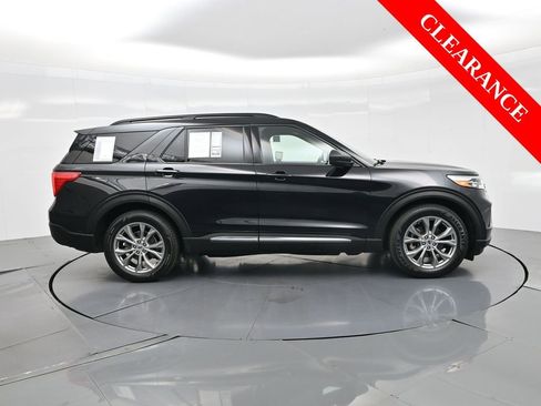 Used 2022 Ford Explorer XLT w/ Equipment Group 202A image 5