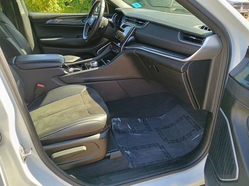 Used 2022 Jeep Grand Cherokee L Laredo image 14