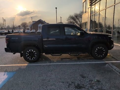 Used 2022 Nissan Frontier PRO-4X w/ Technology Package image 3