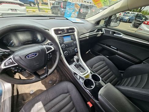 Used 2014 Ford Fusion SE FWD image 19
