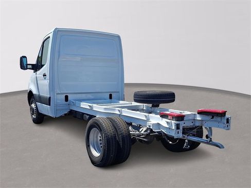 Used 2024 Mercedes-Benz Sprinter 4500 image 7