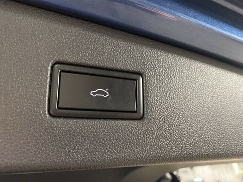 Used 2020 Volkswagen Tiguan SEL image 17