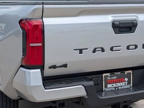Used 2025 Toyota Tacoma SR5 AWD/4WD image 8