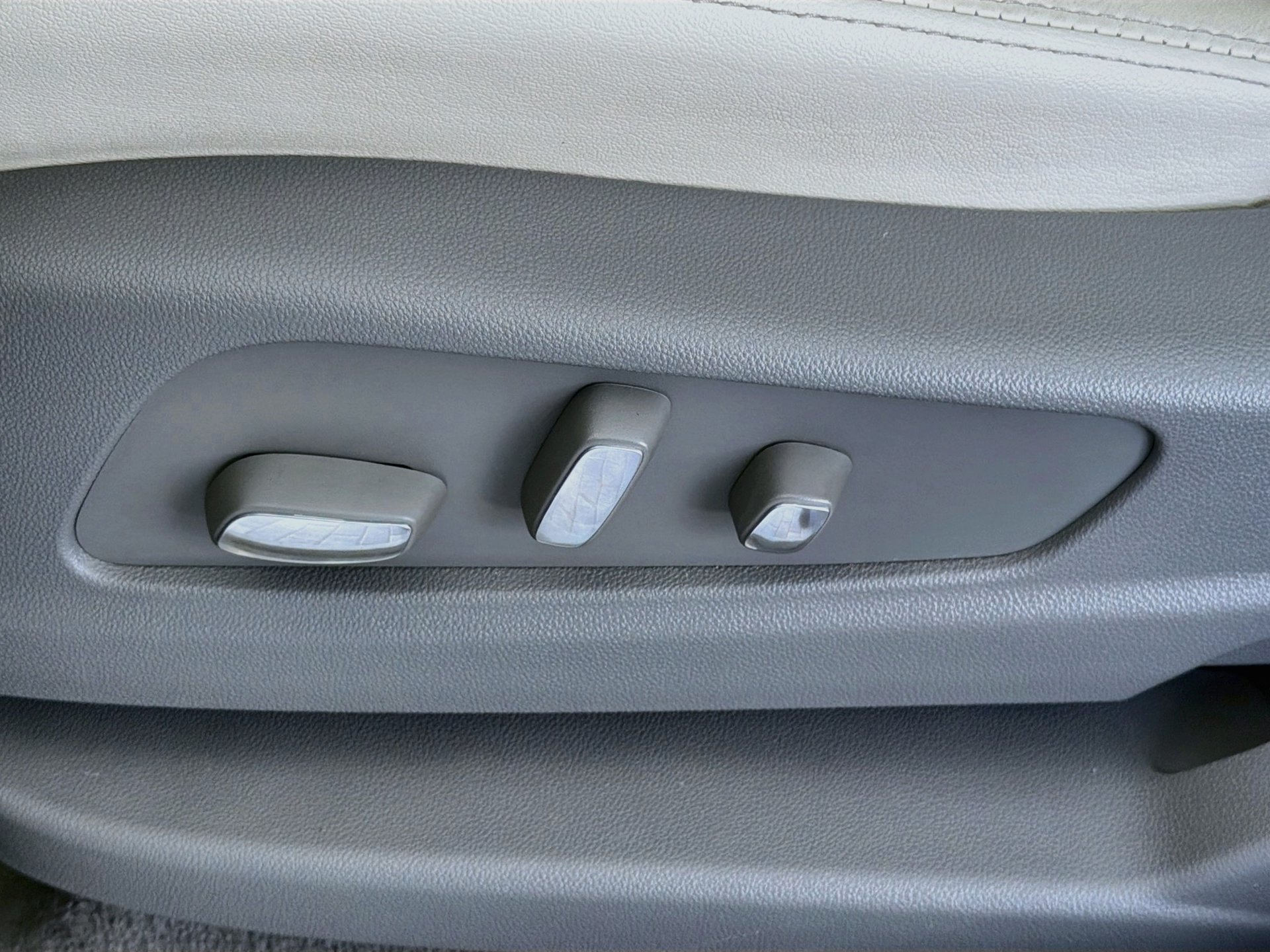 Certified 2023 Cadillac XT5 Premium Luxury FWD image 26