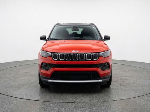 Used 2025 Jeep Compass Limited AWD/4WD image 2