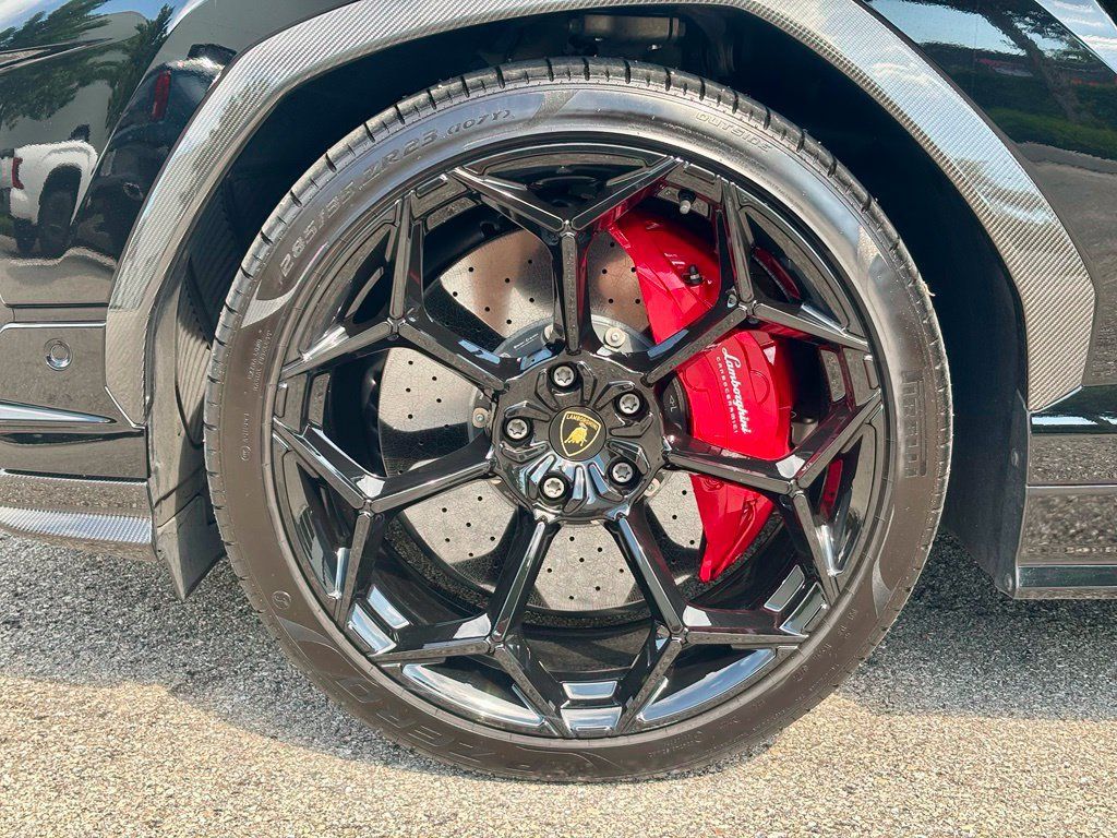 Used 2024 Lamborghini Urus Performante AWD/4WD image 13