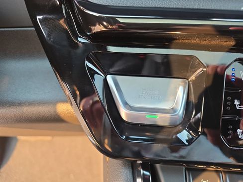 Used 2024 GMC Sierra 1500 AT4 w/ Technology Package AWD/4WD image 32