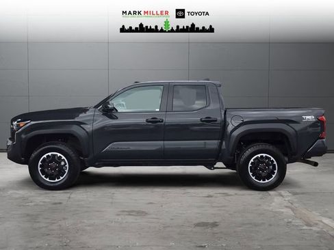 Used 2025 Toyota Tacoma TRD Off-Road image 2