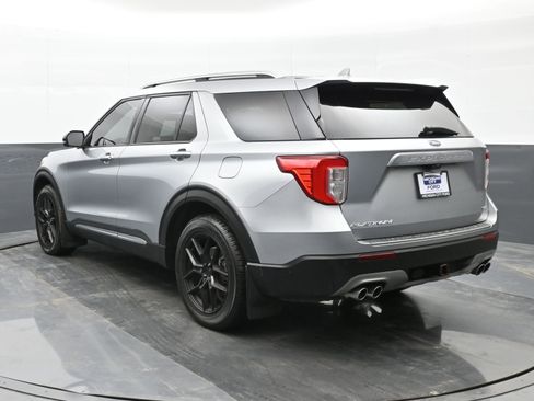 Used 2020 Ford Explorer Platinum w/ Premium Technology Package image 6
