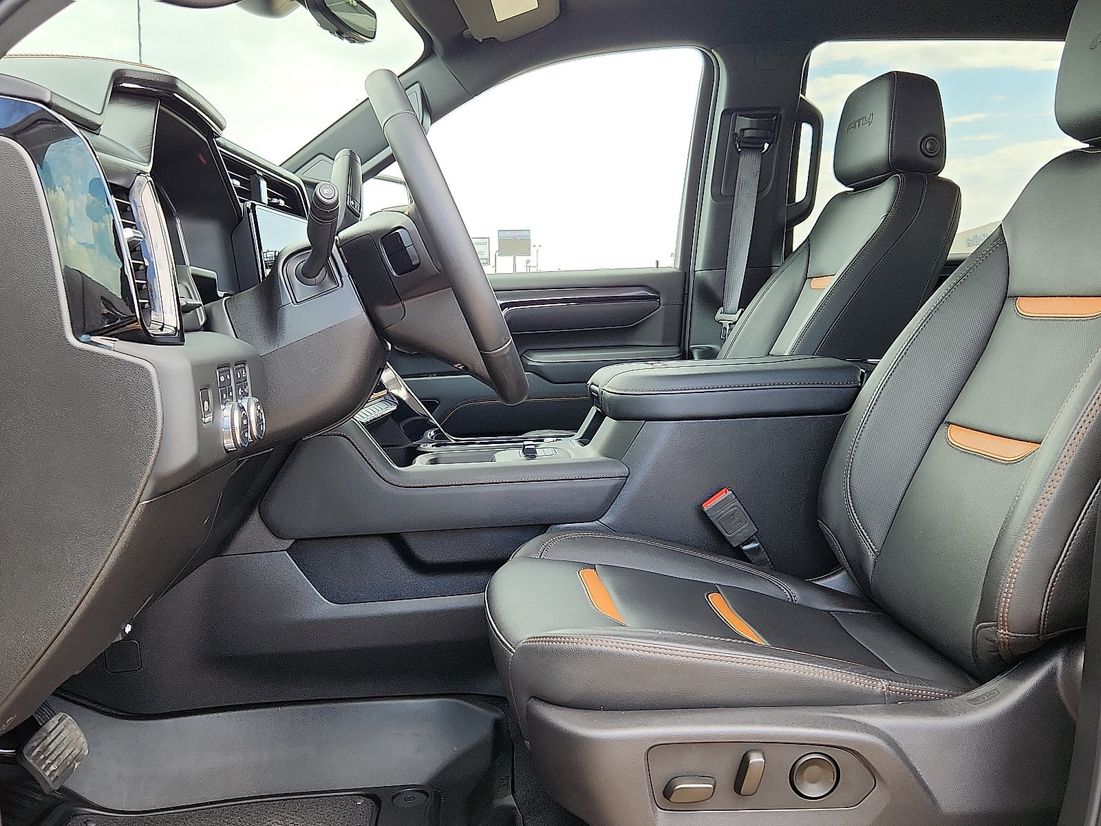 Used 2025 GMC Sierra 2500 AT4 w/ Technology Package AWD/4WD image 14