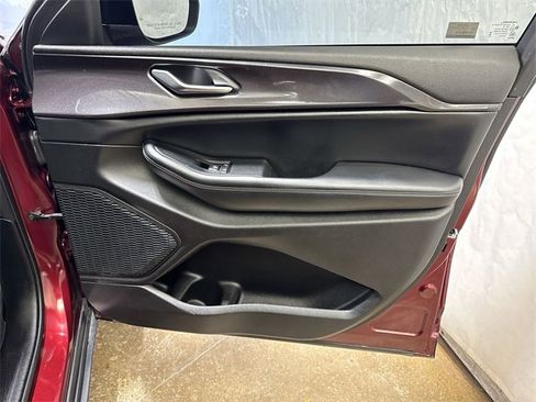 Used 2023 Jeep Grand Cherokee Laredo w/ Luxury Tech Group I image 27