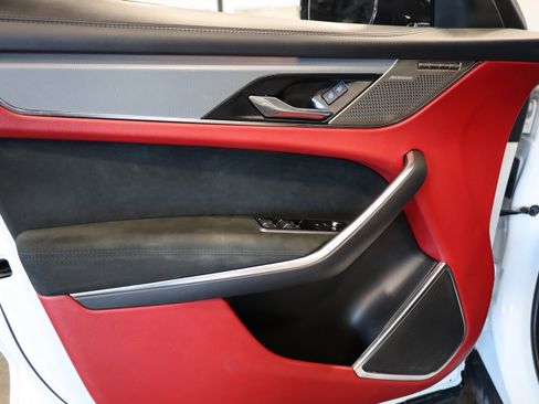 Used 2023 Jaguar F-PACE SVR image 14