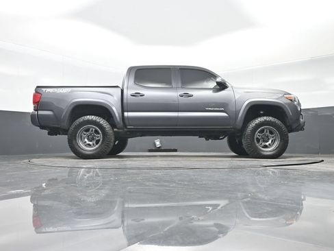 Used 2017 Toyota Tacoma TRD Sport w/ Tow Package (A/T) AWD/4WD image 32