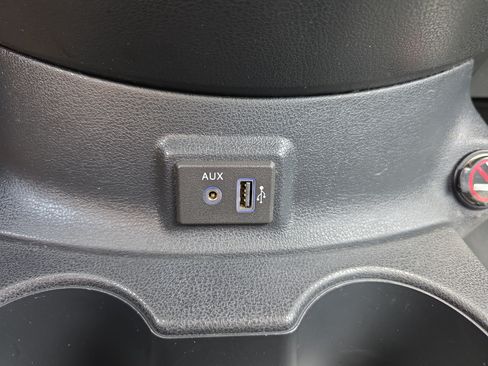 Used 2019 Nissan Versa Note SV FWD image 24