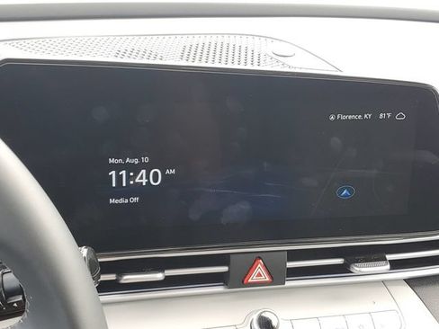 Certified 2025 Hyundai Elantra Limited FWD image 26