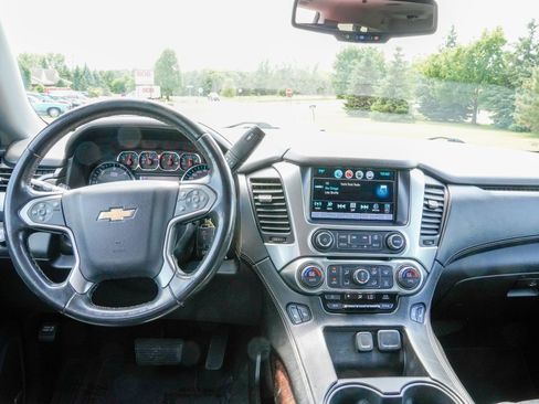 Used 2019 Chevrolet Suburban LT AWD/4WD image 12