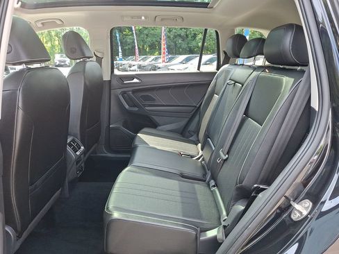 Used 2022 Volkswagen Tiguan SE AWD/4WD image 10