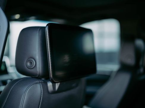 Used 2022 Chevrolet Tahoe Z71 image 11