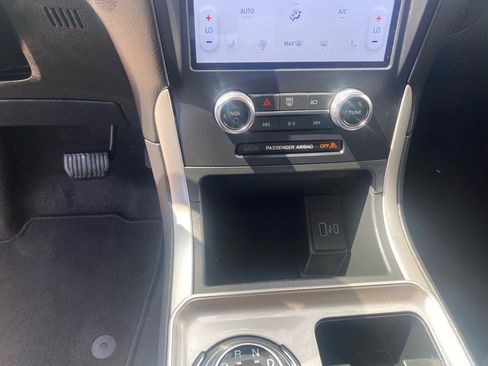 Used 2024 Ford Edge SEL image 23