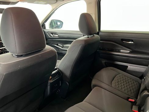 Used 2022 Nissan Pathfinder SV w/ SV Black Package image 19