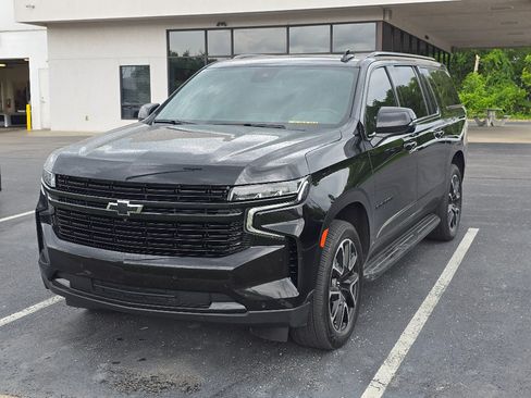 Used 2024 Chevrolet Suburban RST w/ Luxury Package AWD/4WD image 7