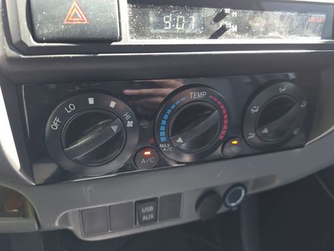 Used 2014 Toyota Tacoma PreRunner w/ SR5 Package RWD image 21