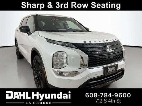 Used 2023 Mitsubishi Outlander SE Black Edition image 1