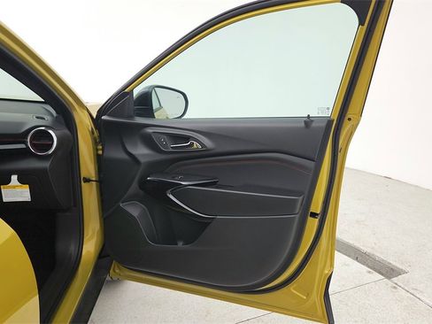 New 2025 Chevrolet Trax RS w/ Driver Confidence Package image 31