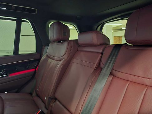 New 2025 Land Rover Range Rover SE image 16
