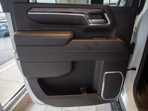 Used 2024 Chevrolet Silverado 2500 LTZ w/ LTZ Plus Package image 9