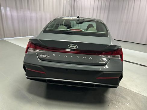 New 2026 Hyundai Elantra Hybrid FWD image 6