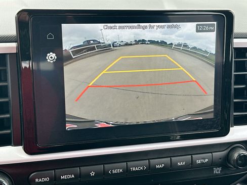 Used 2025 Hyundai Venue Limited FWD image 17