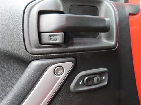 Used 2017 Jeep Wrangler Unlimited Sahara w/ Connectivity Group image 53