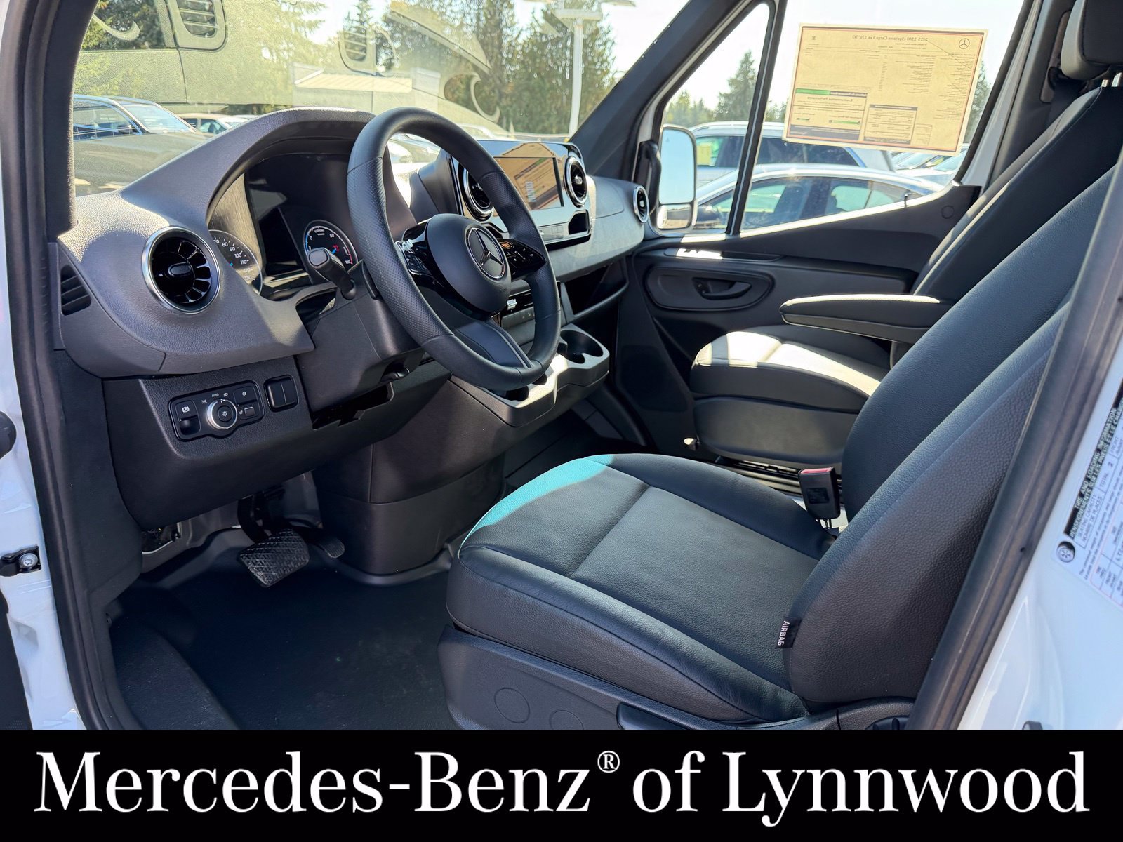 New 2025 Mercedes-Benz eSprinter 170 Cargo image 15