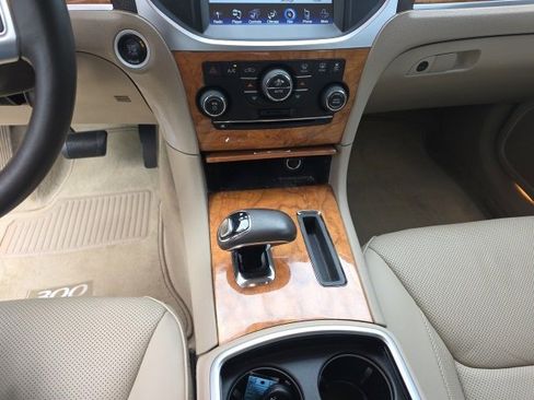 Used 2012 Chrysler 300 Limited w/ Luxury Group image 17