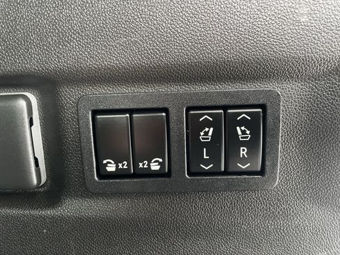 Used 2021 Chevrolet Suburban High Country image 32