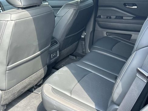 New 2026 Nissan Pathfinder SL FWD image 18