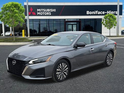 Used 2024 Nissan Altima 2.5 SV image 2