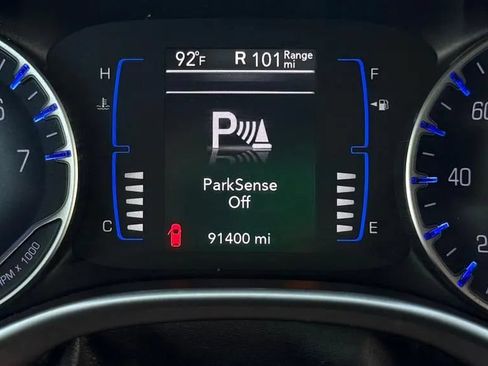 Used 2019 Chrysler Pacifica Touring-L FWD image 12