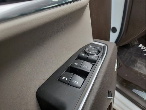New 2025 GMC Sierra 1500 SLT image 14