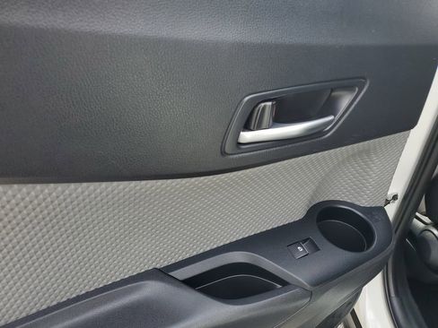 Used 2019 Toyota C-HR XLE image 9