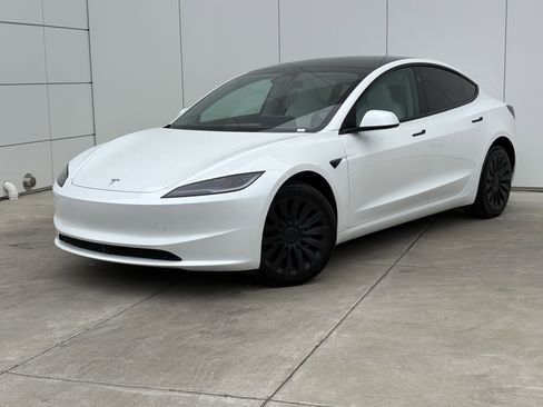 Used 2025 Tesla Model 3 Long Range image 2