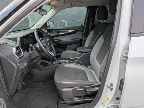 Used 2024 Chevrolet TrailBlazer LT w/ LT Cold Weather Package FWD image 21