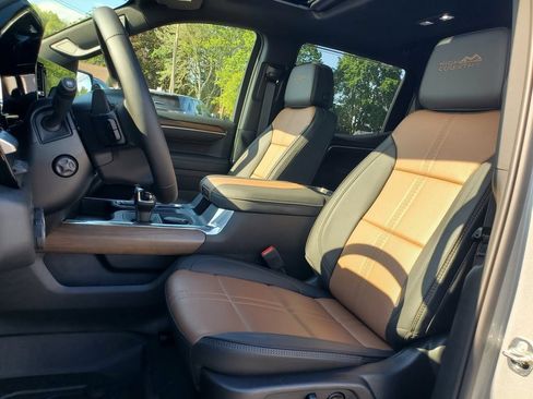 New 2026 Chevrolet Silverado 1500 High Country AWD/4WD image 8