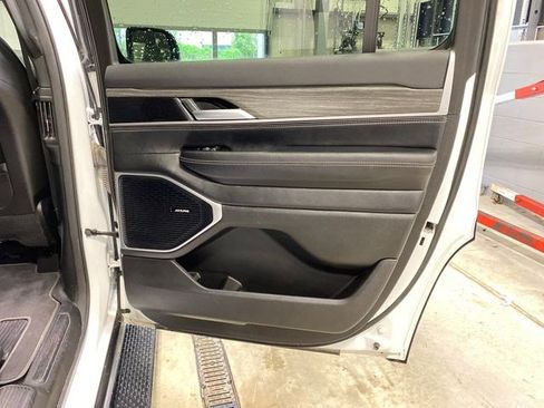 Used 2024 Jeep Wagoneer Series III AWD/4WD image 43